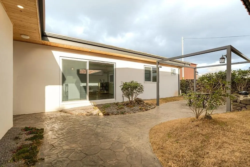 Jeju Stone Courtyard Pension 0*,